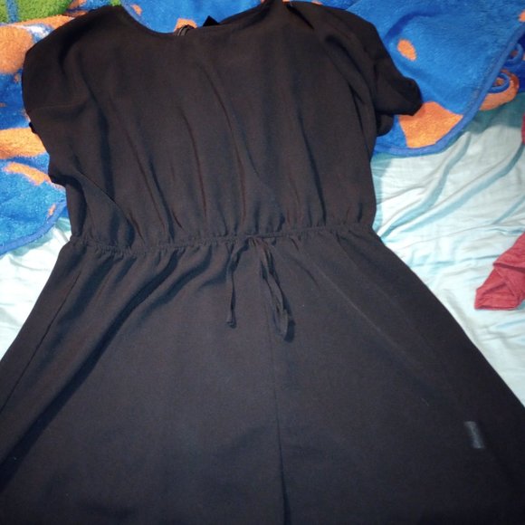 Dresses - Picture 6 of 7